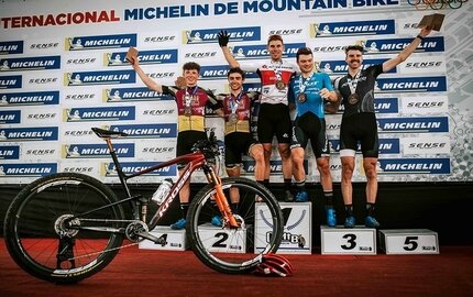 Zwycięstwo, podium i lokaty w TOP 10 dla zawodników KROSS ORLEN Cycling Team, którzy w ten weekend ścigali się w Czechach i Brazylii