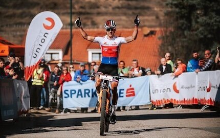 Ondrej Cink z KROSS ORLEN Cycling Team zwycięża w wyścigu MTB w austriackim Lengenlois