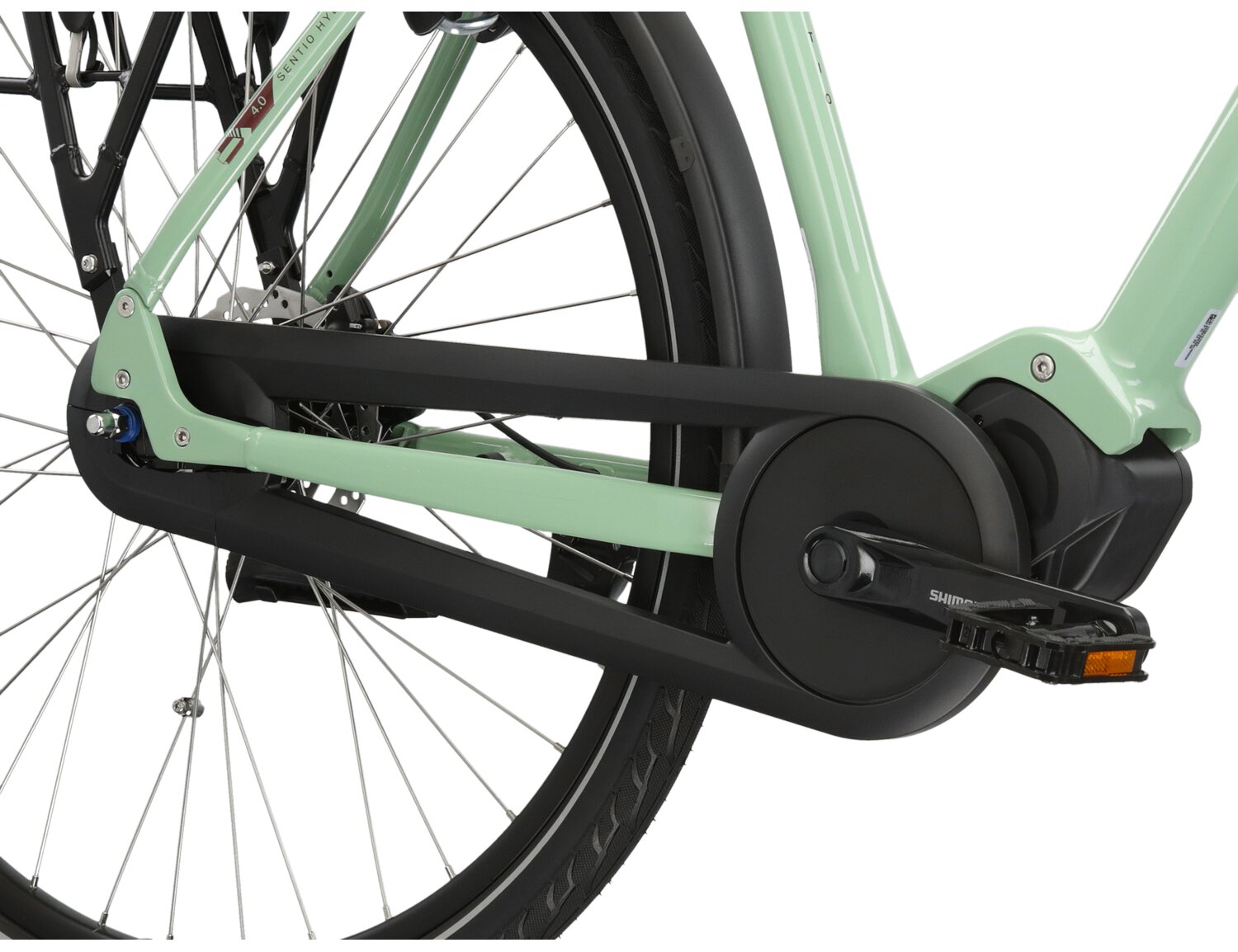  Tylna siedmiobiegowa piasta Shimano Nexus oraz hydrauliczne hamulce tarczowe Shimano MT200 w elektrycznym rowerze miejskim Ebike City KROSS Sentio Hybrid 4.0 418 Wh 