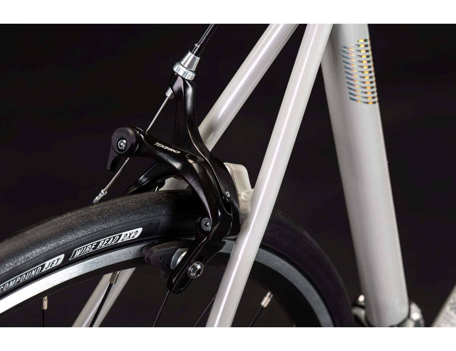  Hamulce v-brake Tektro R315 oraz tylna opona w rowerze szosowym KROSS Vento 2.0 
