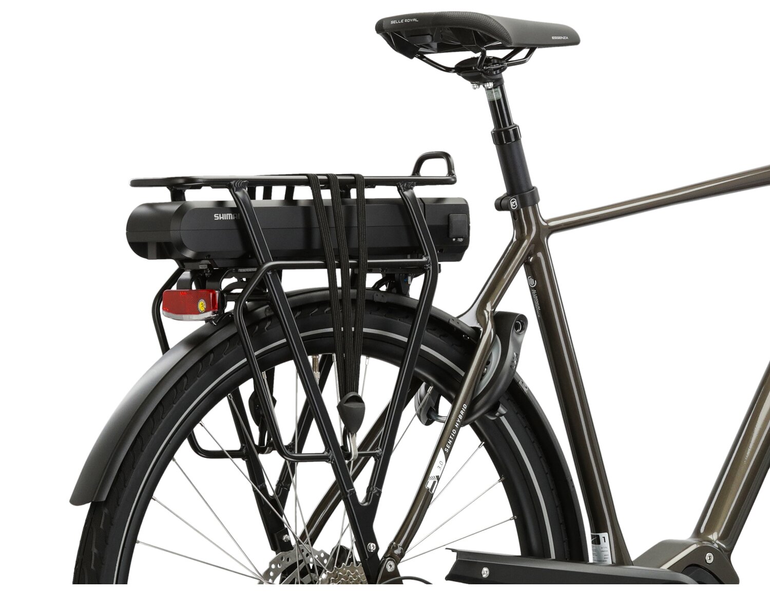 Zamontowana na bagażniku bateria Shimano o pojemności 418 Wh, błotniki oraz siodło w elektrycznym rowerze miejskim Ebike City KROSS Sentio Hybrid 3.0 418 Wh 