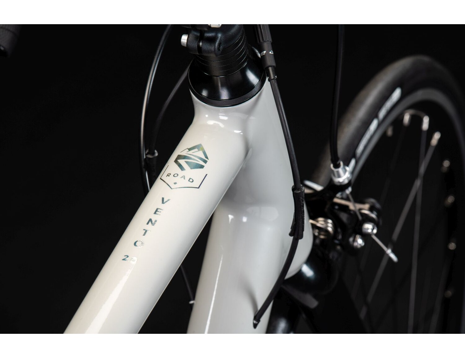  Aluminiowa rama oraz sygnet i nazwa roweru szosowego KROSS Vento 2.0 