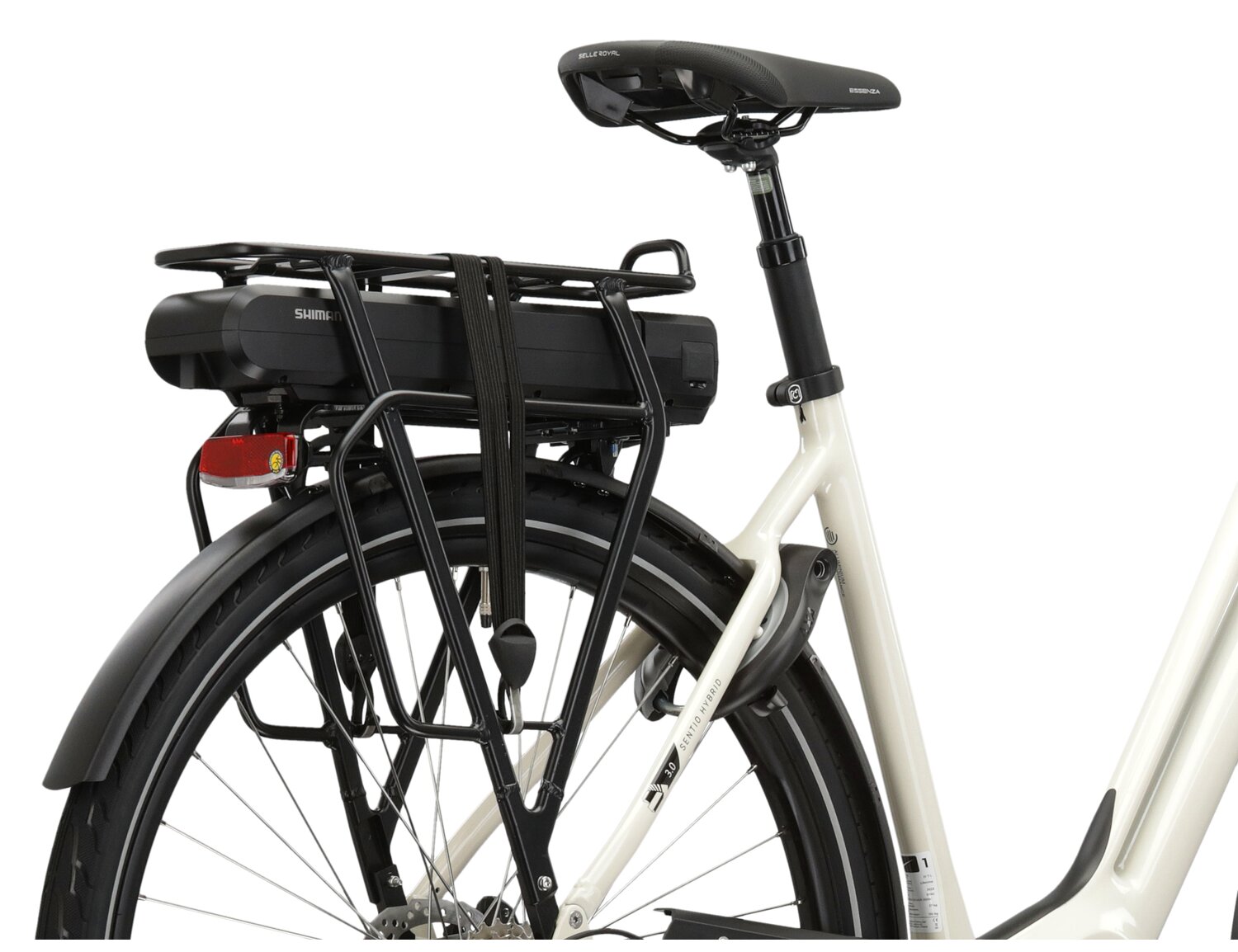 Zamontowana na bagażniku bateria Shimano o pojemności 418 Wh, błotniki oraz siodło w elektrycznym rowerze miejskim Ebike City KROSS Sentio Hybrid 3.0 418 Wh UNI 
