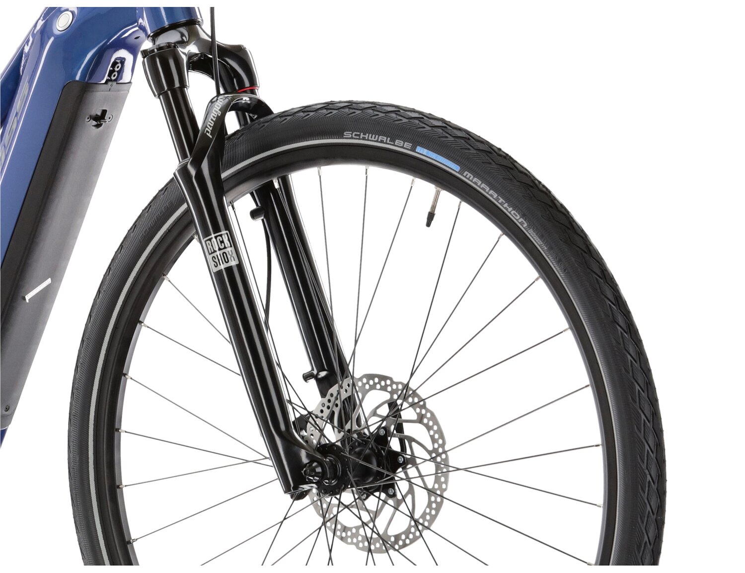 Aluminowa rama, amortyzowany widelec Rock Shox o skoku 65 mm oraz opony w elektrycznym rowerze crossowym KROSS Evado Hybrid 6.0 630 Wh UNI