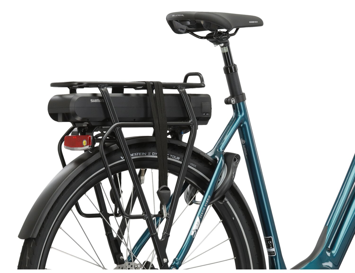 Zamontowana na bagażniku bateria Shimano o pojemności 504 Wh, błotniki oraz siodło w elektrycznym rowerze miejskim Ebike City KROSS Sentio Hybrid 5.0 504 Wh UNI 