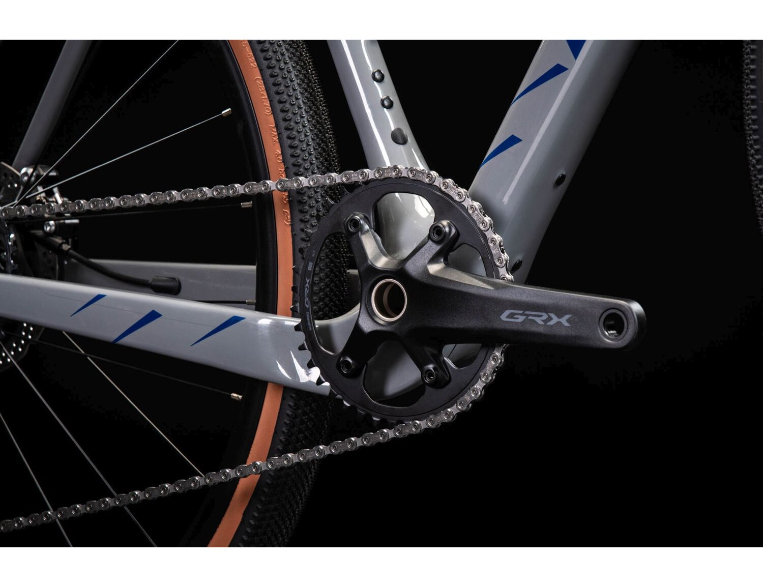  Jednorzędowa korba SHIMANO GRX RX610 oraz łańcuch SHIMANO M7100 w rowerze gravelowym KROSS Esker 7.0 