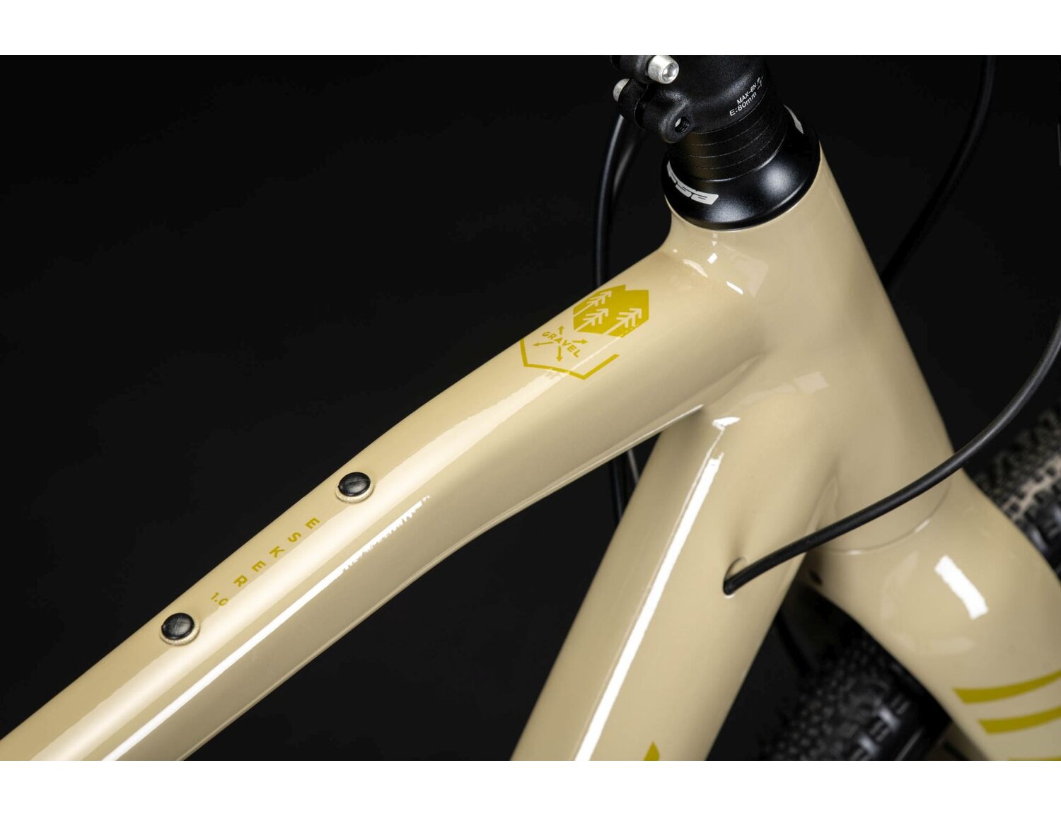  Aluminiowa rama oraz symbol gravela w rowerze gravelowym KROSS Esker 1.0 