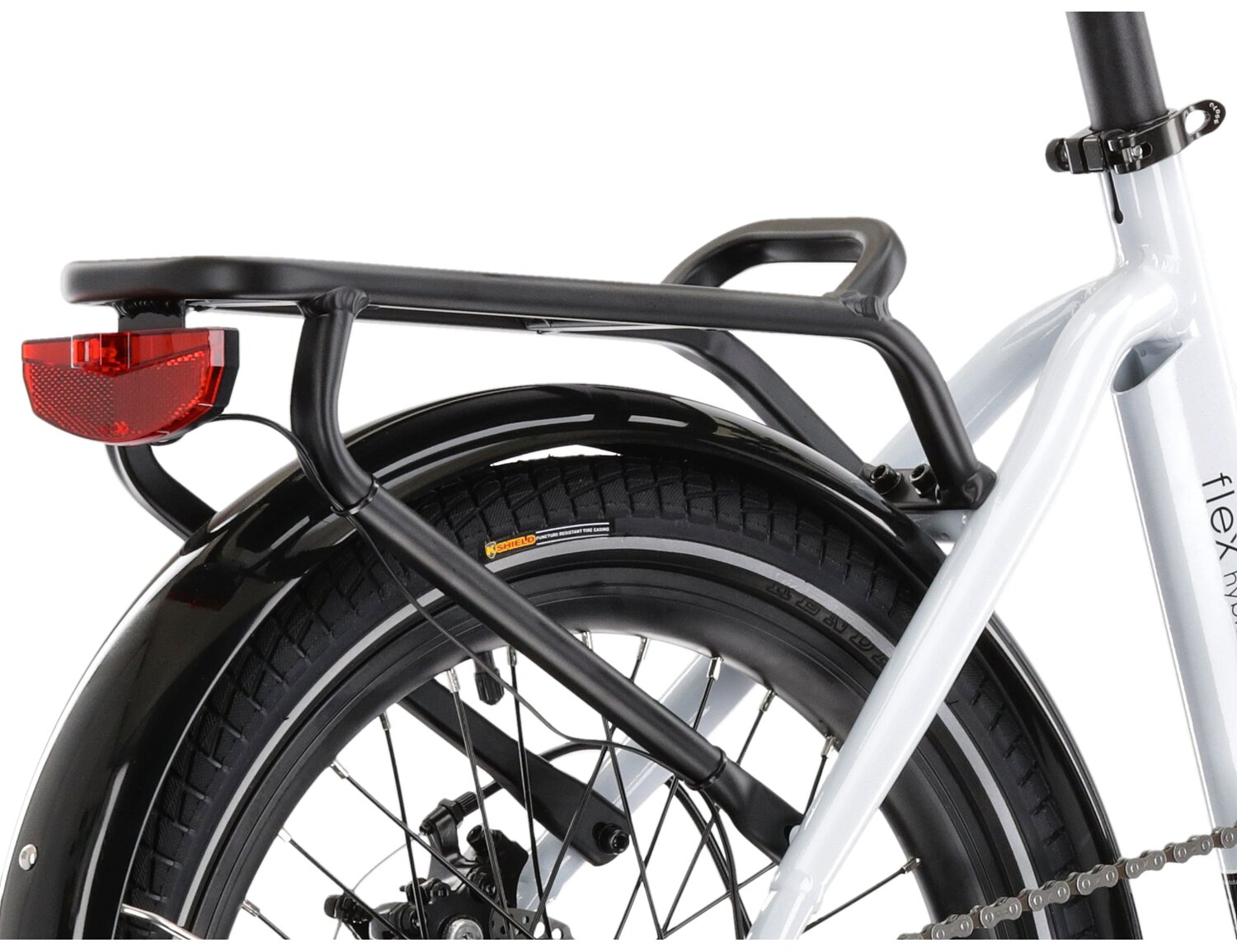 Bagażnik oraz błotniki w elektrycznym rowerze miejskim Ebike City KROSS Flex Hybrid 1.0 367 Wh 