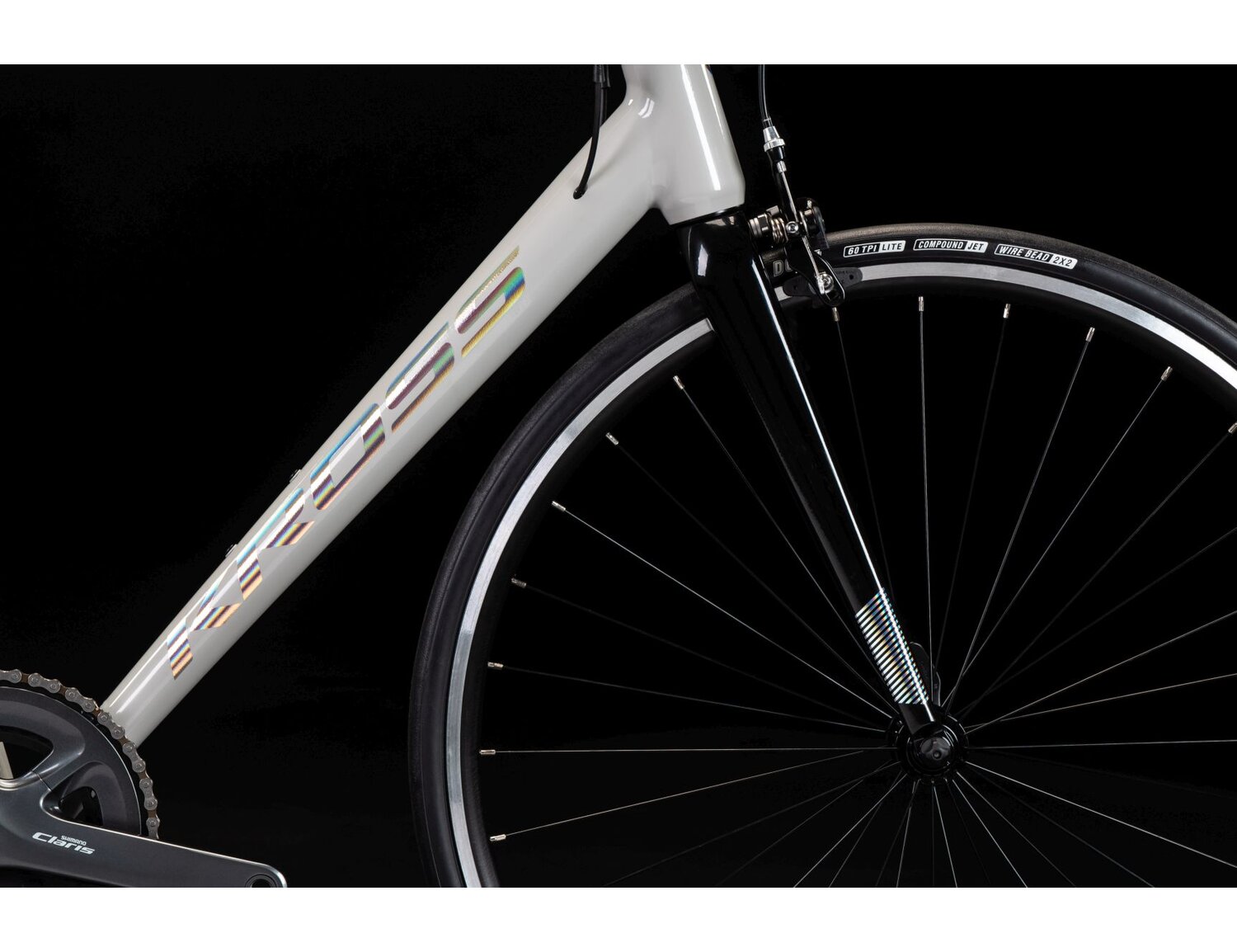  Aluminiowa rama, sztywny carbonowy widelec oraz opony Mitas w rowerze szosowym KROSS Vento 2.0 