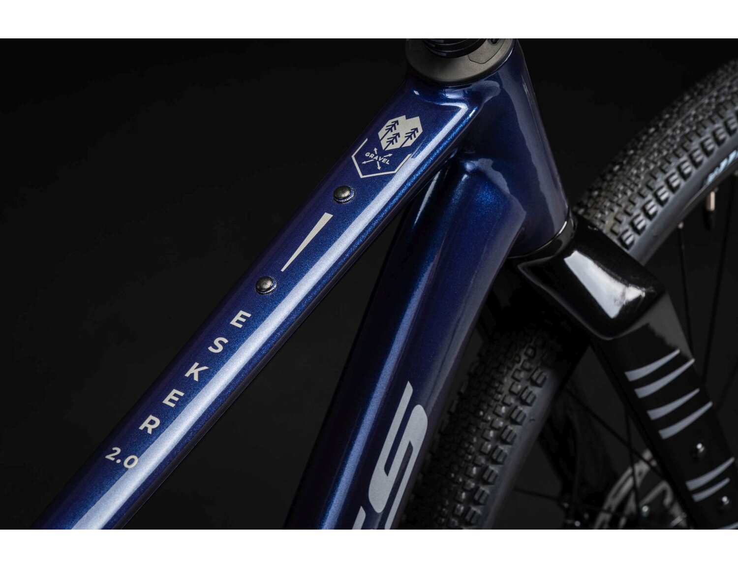  Rama aluminiowa nowej generacji gen2 oraz symbol gravel w rowerze gravelowym Kross Esker 2.0 