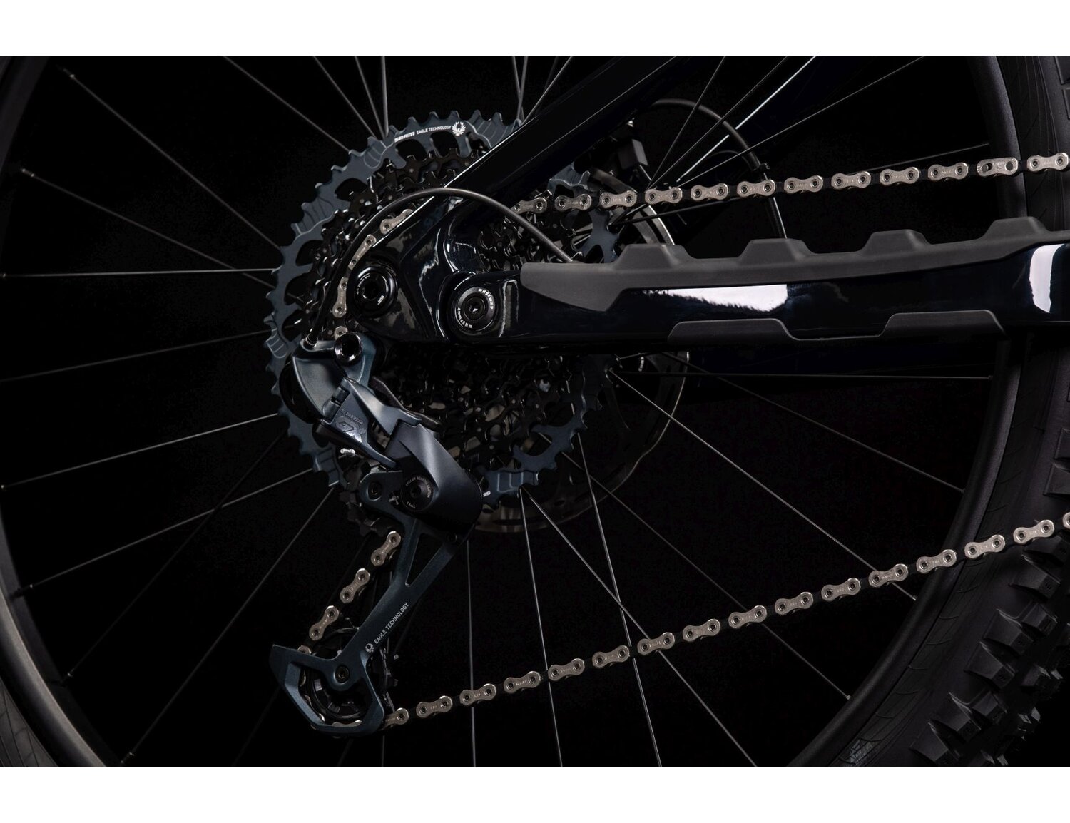  Tylna dwunastobiegowa przerzutka SRAM GX Eagle oraz hydrauliczne hamulce tarczowe SRAM Code Silver w elektrycznym rowerze górskim Ebike MTB Enduro Full Suspension KROSS Moon Boost 1.0 630 Wh 