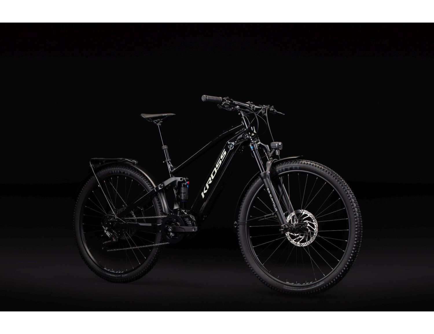  Elektryczny rower górski Ebike MTB Trail Full Suspension KROSS Grist Boost SUV 1.0 730 Wh na aluminiowej ramie w kolorze czarnym wyposażony w osprzęt Shimano i napęd elektryczny Bafang