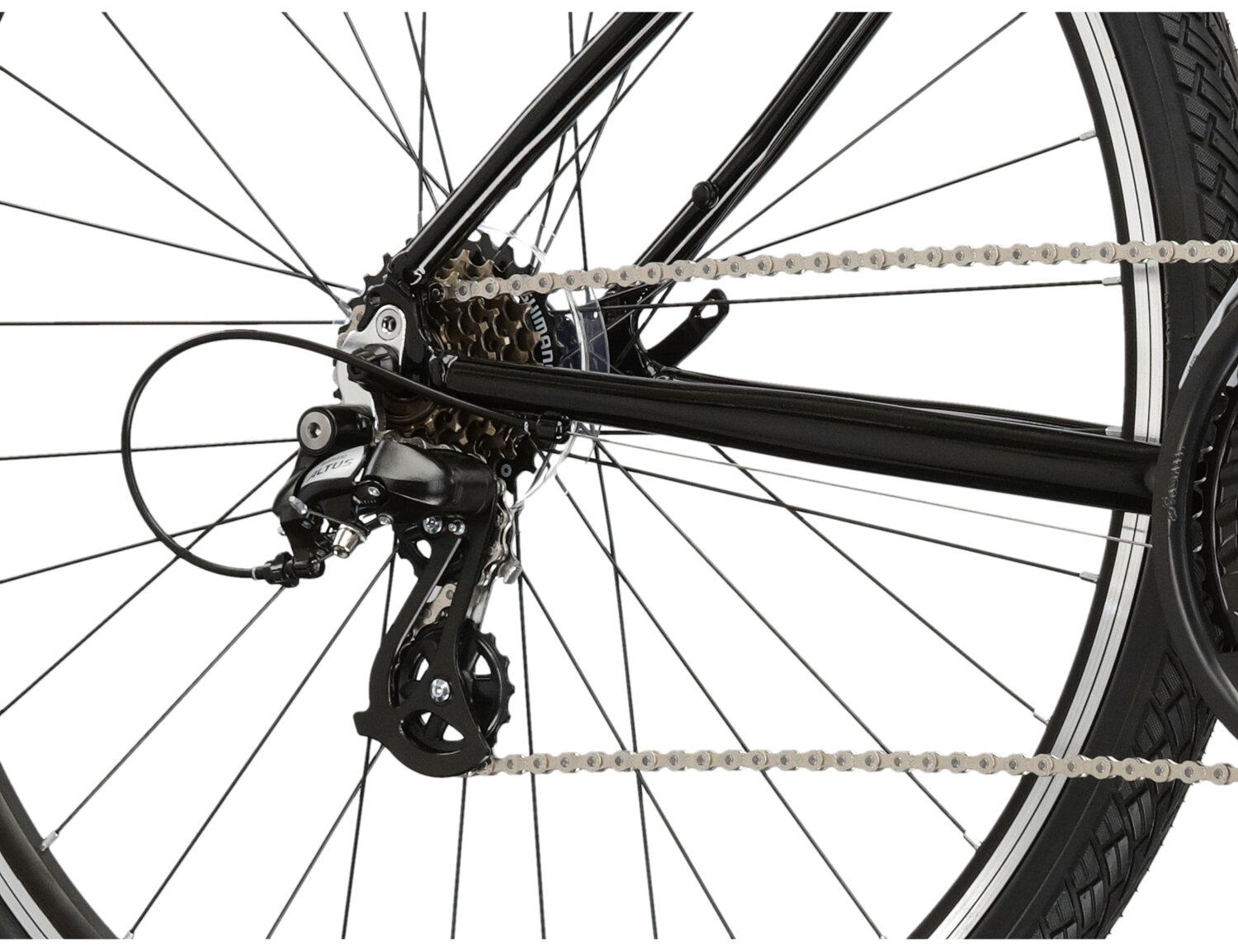  Tylna siedmiobiegowa przerzutka Shimano Altus M310 oraz hamulce v-brake w rowerze crossowym KROSS Evado 2.0 