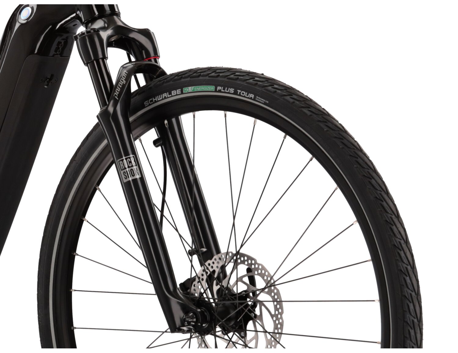 Aluminowa rama, amortyzowany widelec Rock Shox o skoku 65 mm oraz opony w elektrycznym rowerze crossowym KROSS Evado Hybrid 6.0 630 Wh