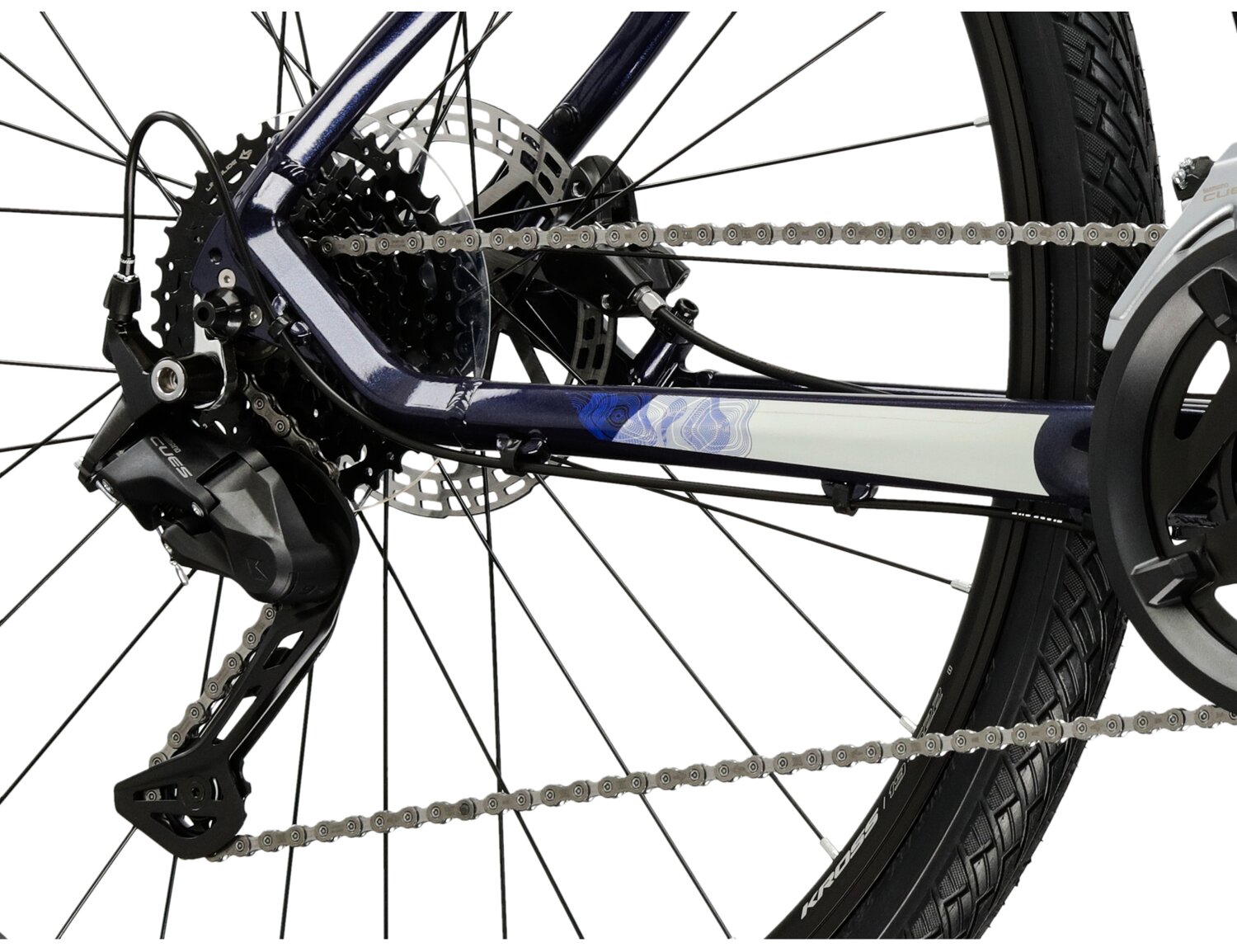  Tylna dziewięciobiegowa przerzutka Shimano Cues U3020 oraz hydrauliczne hamulce tarczowe Shimano MT200 w rowerze crossowym KROSS Evado 5.0 