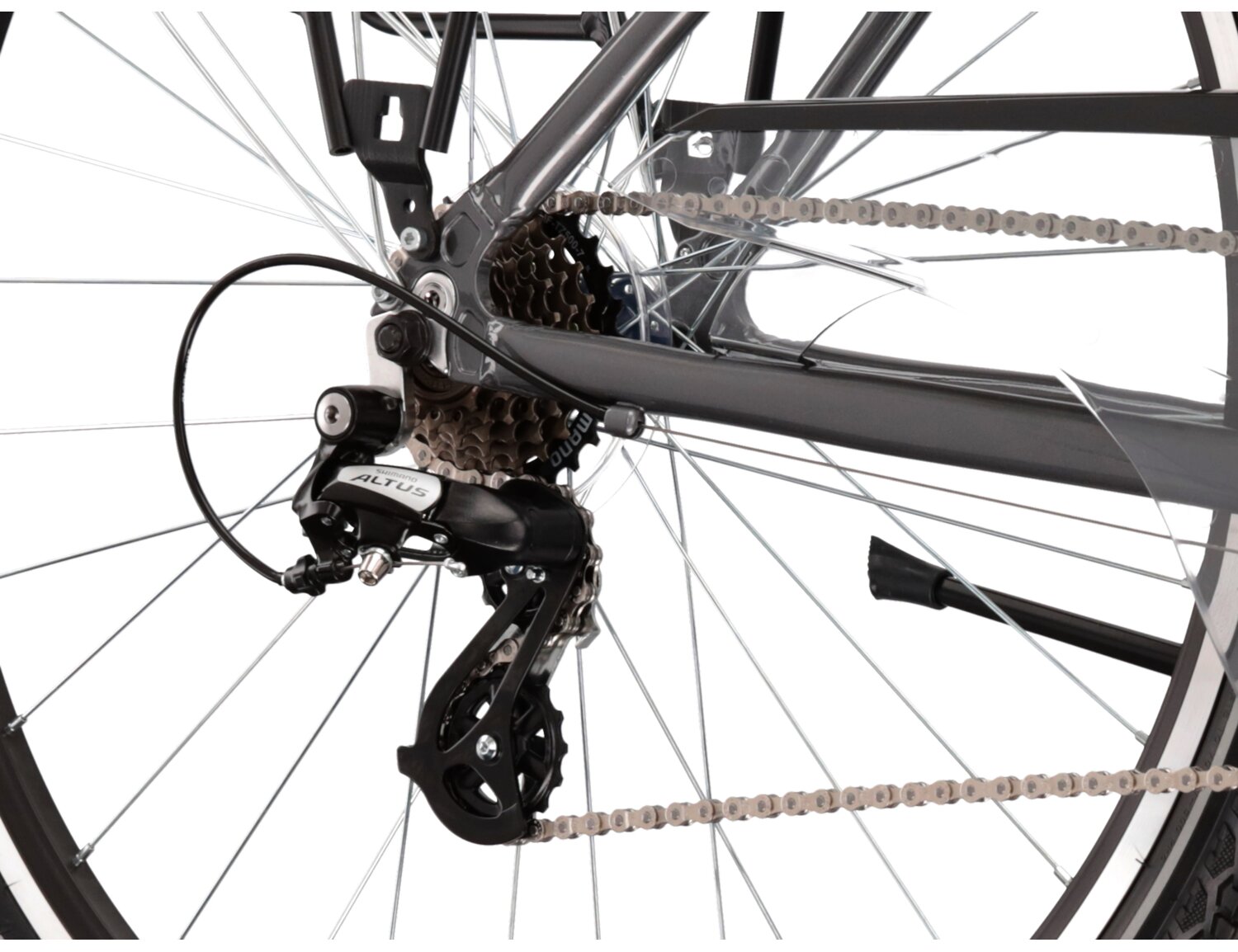  Tylna siedmiobiegowa przerzutka Shimano Altus M310 oraz hamulce v-brake w rowerze trekkingowym KROSS Trans 2.0 