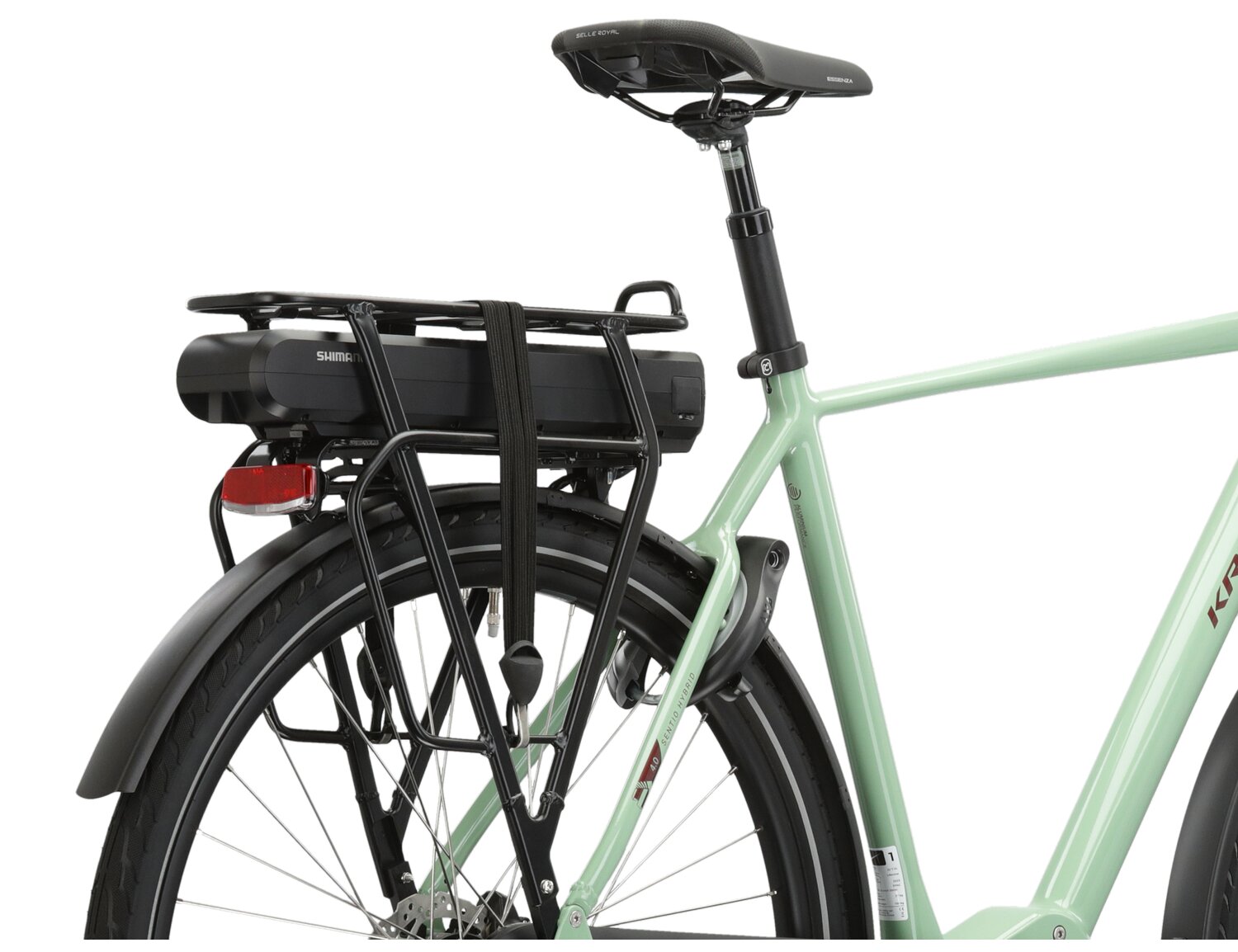 Zamontowana na bagażniku bateria Shimano o pojemności 418 Wh, błotniki oraz siodło w elektrycznym rowerze miejskim Ebike City KROSS Sentio Hybrid 4.0 418 Wh 