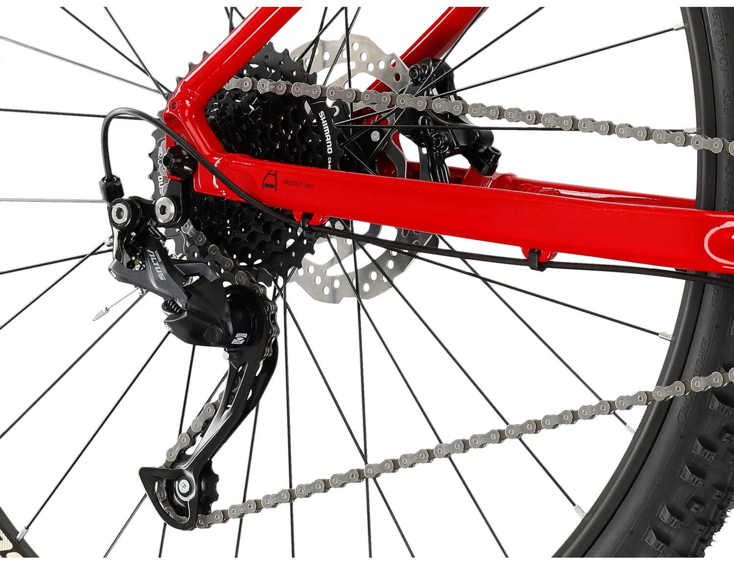  Tylna dziewięciobiegowa przerzutka Shimano Altus M2000 oraz hydrauliczne hamulce tarczowe w rowerze górskim MTB XC KROSS Level 1.0 