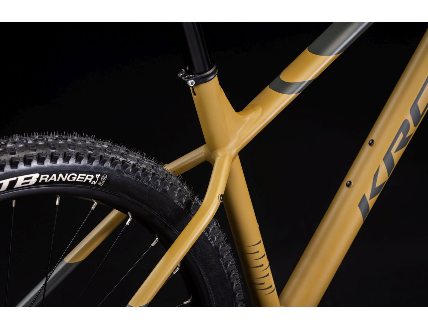Aluminiowa rama oraz tylna opona w rowerze górskim MTB XC KROSS Level 6.0   
