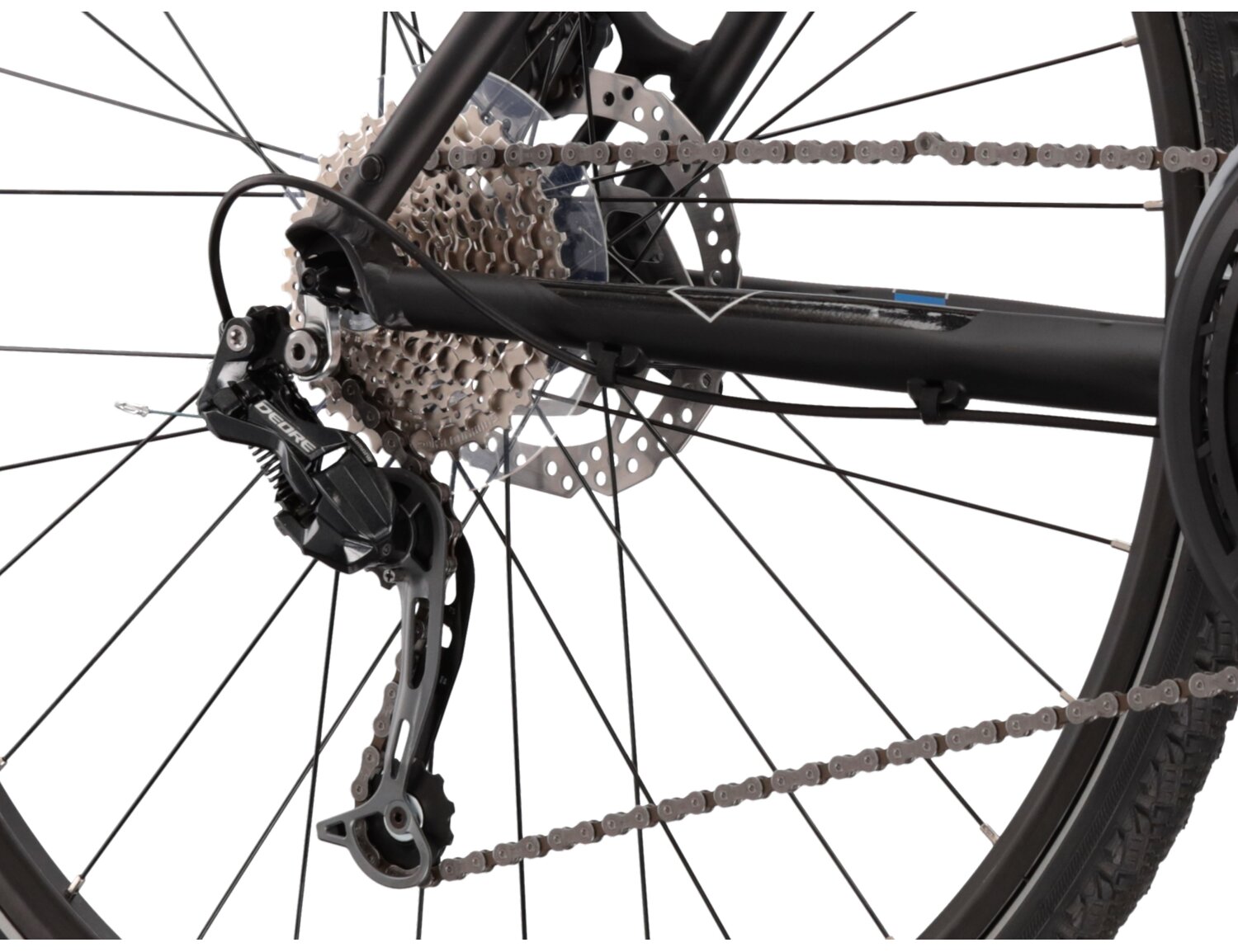  Tylna dziewięciobiegowa przerzutka Shimano Deore M592 oraz hydrauliczne hamulce tarczowe Shimano MT200 w rowerze crossowym KROSS Evado 6.0 