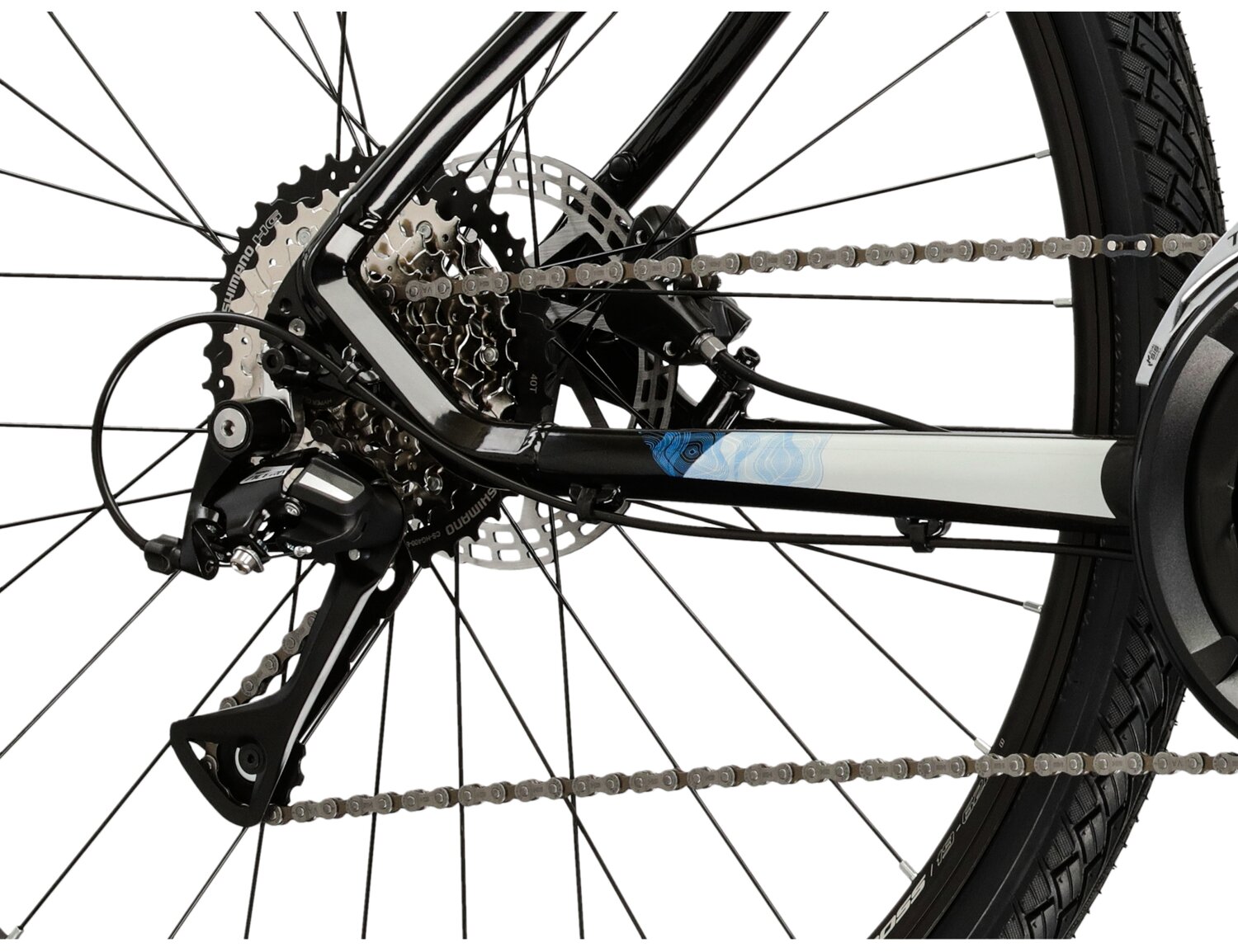  Tylna dziewięciobiegowa przerzutka Shimano Acera M3020 oraz hydrauliczne hamulce tarczowe Shimano MT200 w rowerze crossowym KROSS Evado 4.0 