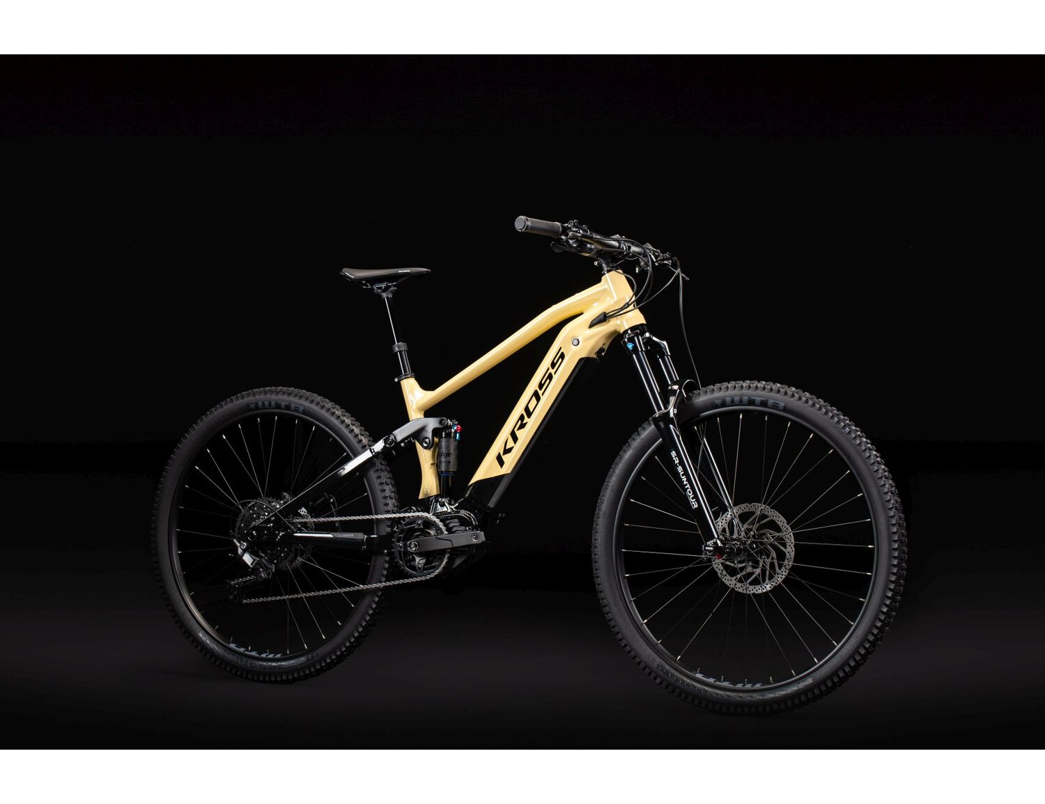  Elektryczny rower górski Ebike MTB Trail Full Suspension KROSS Grist Boost 1.0 730 Wh na aluminiowej ramie w kolorze beżowym wyposażony w osprzęt Shimano i napęd elektryczny Bafang