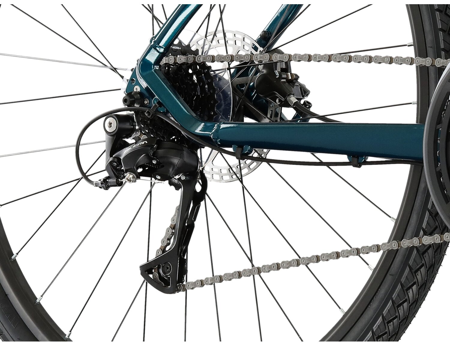  Tylna dziewięciobiegowa przerzutka Shimano Acera T3000 oraz hydrauliczne hamulce tarczowe Shimano MT200 w rowerze crossowym damskim KROSS Evado 5.0 