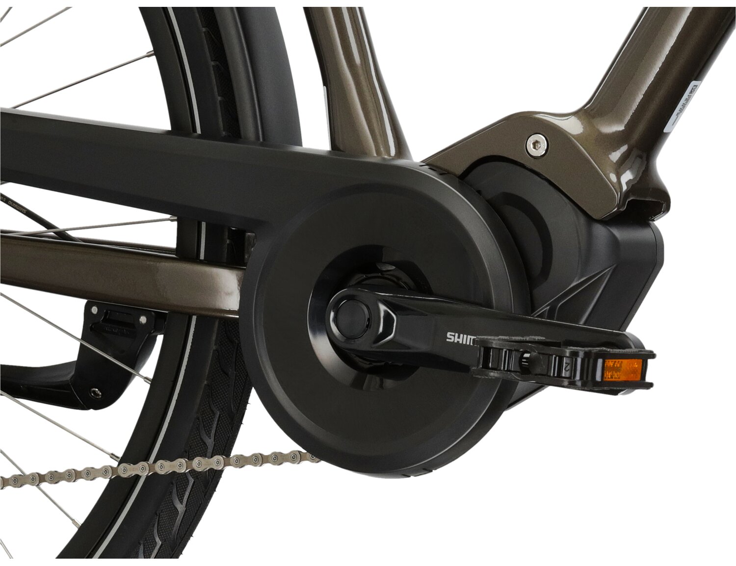 Mechanizm korbowy oraz zamontowany centralnie silnik Shimano E5000 w elektrycznym rowerze miejskim Ebike City KROSS Sentio Hybrid 3.0 418 Wh 