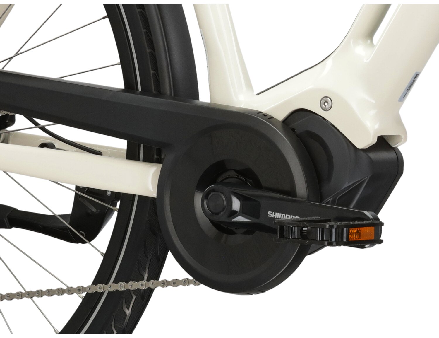 Mechanizm korbowy oraz zamontowany centralnie silnik Shimano E5000 w elektrycznym rowerze miejskim Ebike City KROSS Sentio Hybrid 3.0 418 Wh UNI 