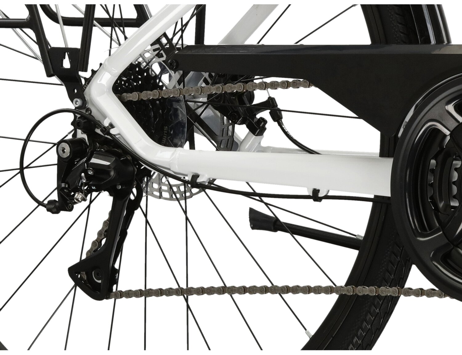  Tylna siedmiobiegowa przerzutka Shimano Acera 3020 oraz mechanicznehamulce tarczowe w rowerze trekkingowym damskim KROSS Trans 3.0 