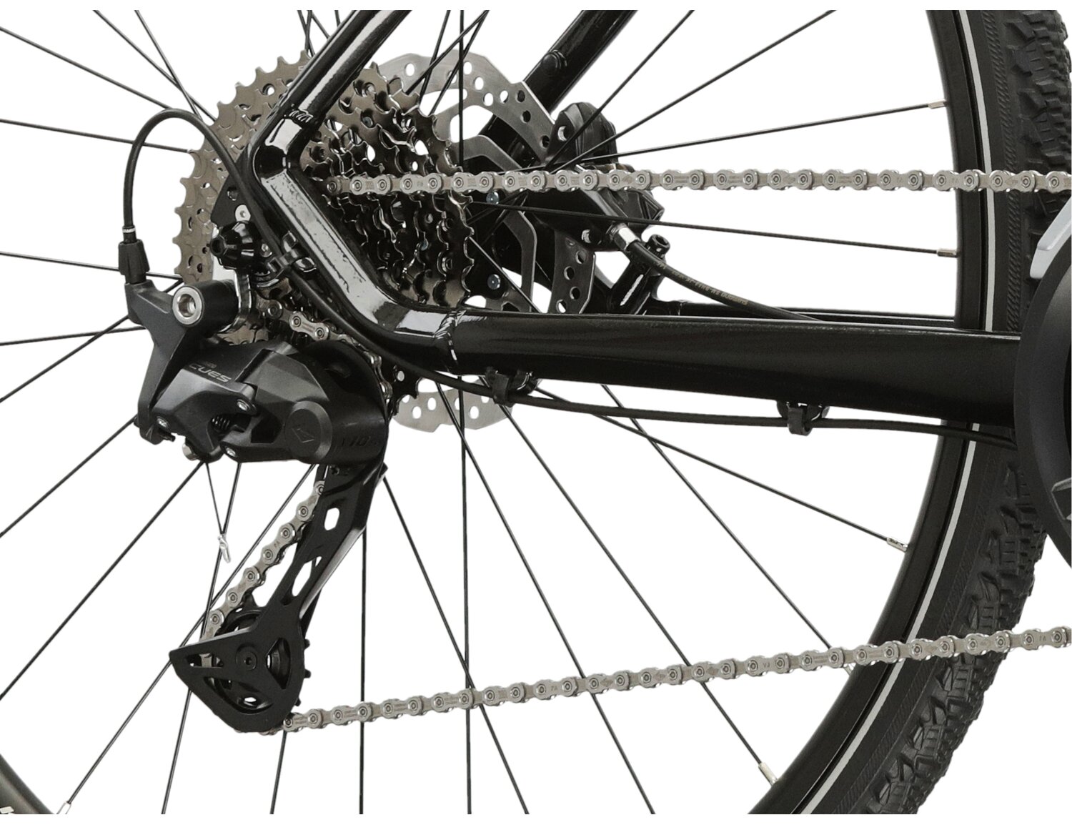  Tylna dziesięciobiegowa przerzutka Shimano Cues U6020 oraz hydrauliczne hamulce tarczowe Shimano MT200 w rowerze crossowym KROSS Evado 7.0 