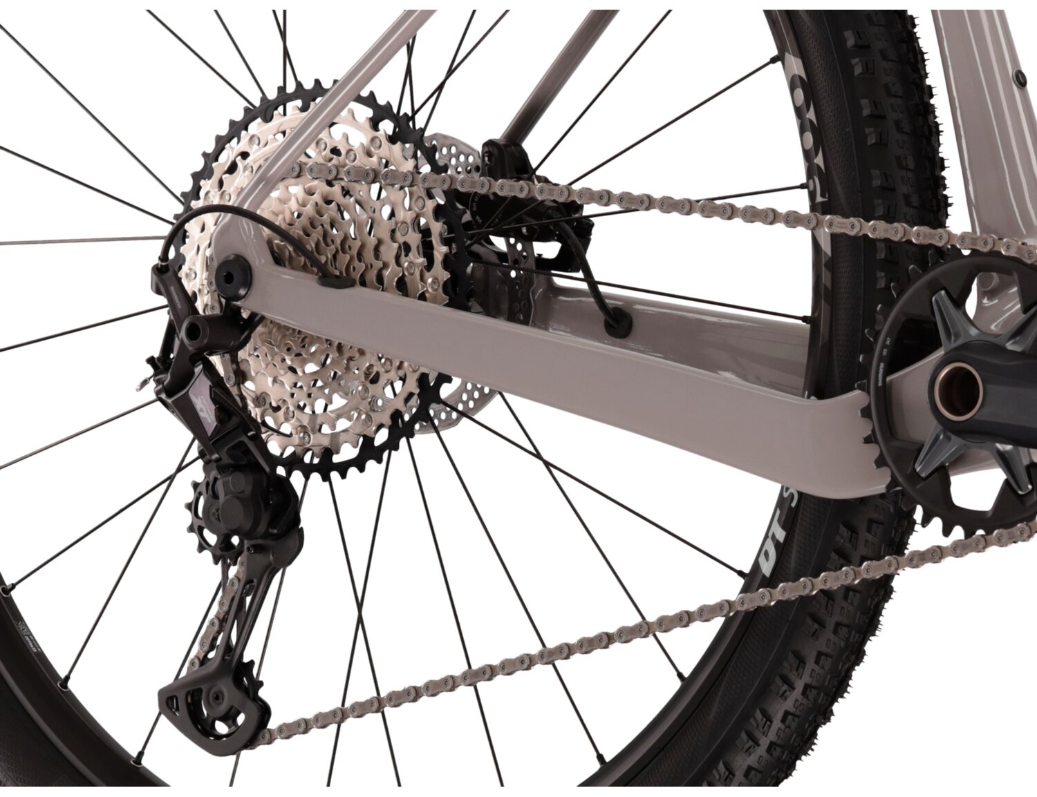  Tylna dwunastobiegowa przerzutka Shimano Deore XT M8100 oraz hydrauliczne hamulce tarczowe Shimano MT500 w rowerze górskim MTB XC KROSS Level 12.0  