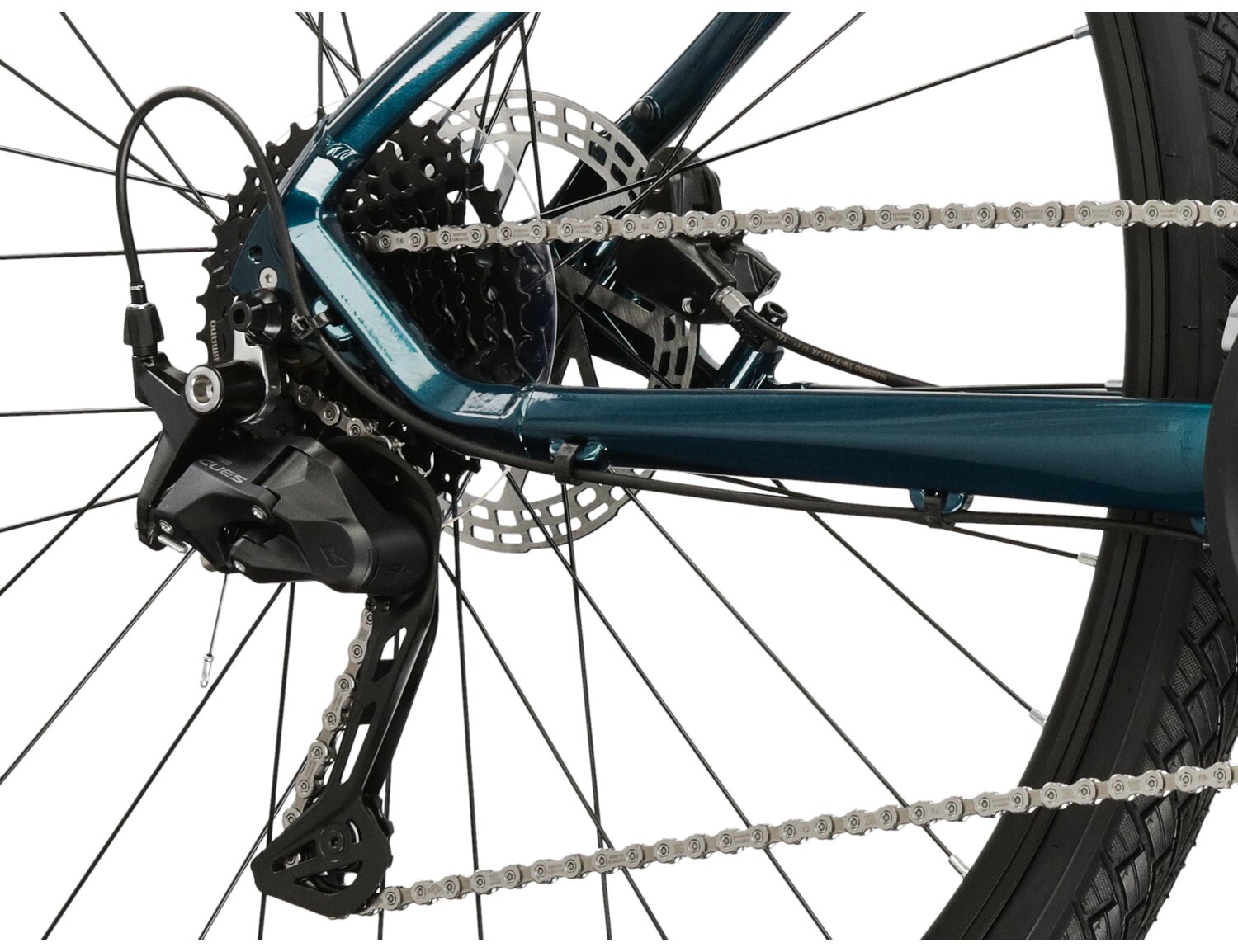  Tylna dziewięciobiegowa przerzutka Shimano Cues U3020 oraz hydrauliczne hamulce tarczowe Shimano MT200 w rowerze crossowym damskim KROSS Evado 5.0 